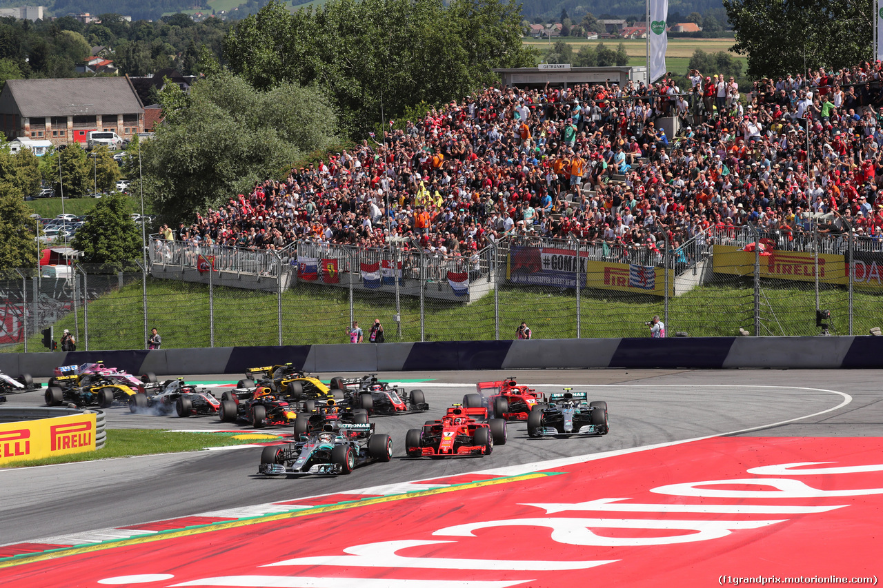 GP AUSTRIA, 01.07.2018- race, Lewis Hamilton (GBR) Mercedes AMG F1 W09, Sebastian Vettel (GER) Ferrari SF71H e 77