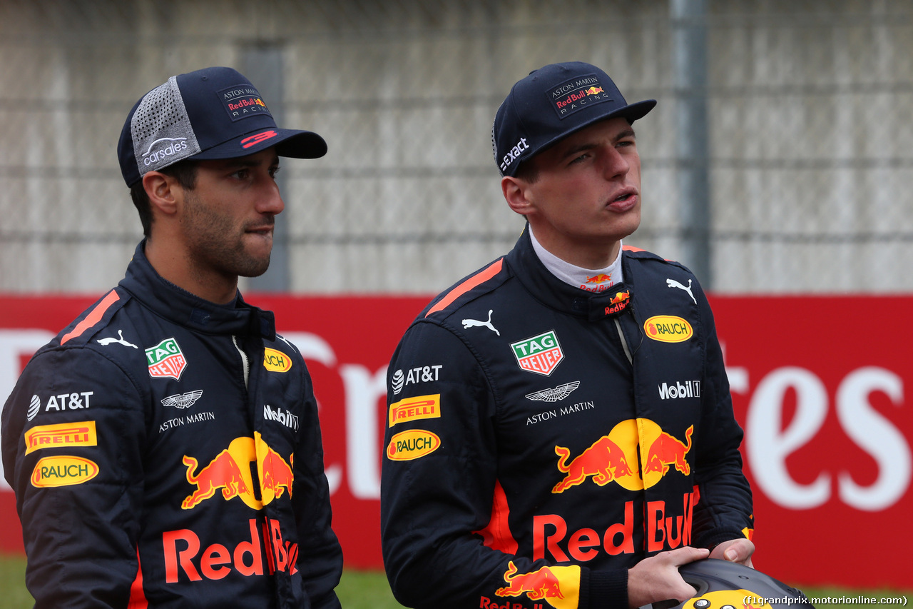 GP AUSTRIA, 28.06.2018- Max Verstappen (NED) Red Bull Racing RB14 e Daniel Ricciardo (AUS) Red Bull Racing RB14