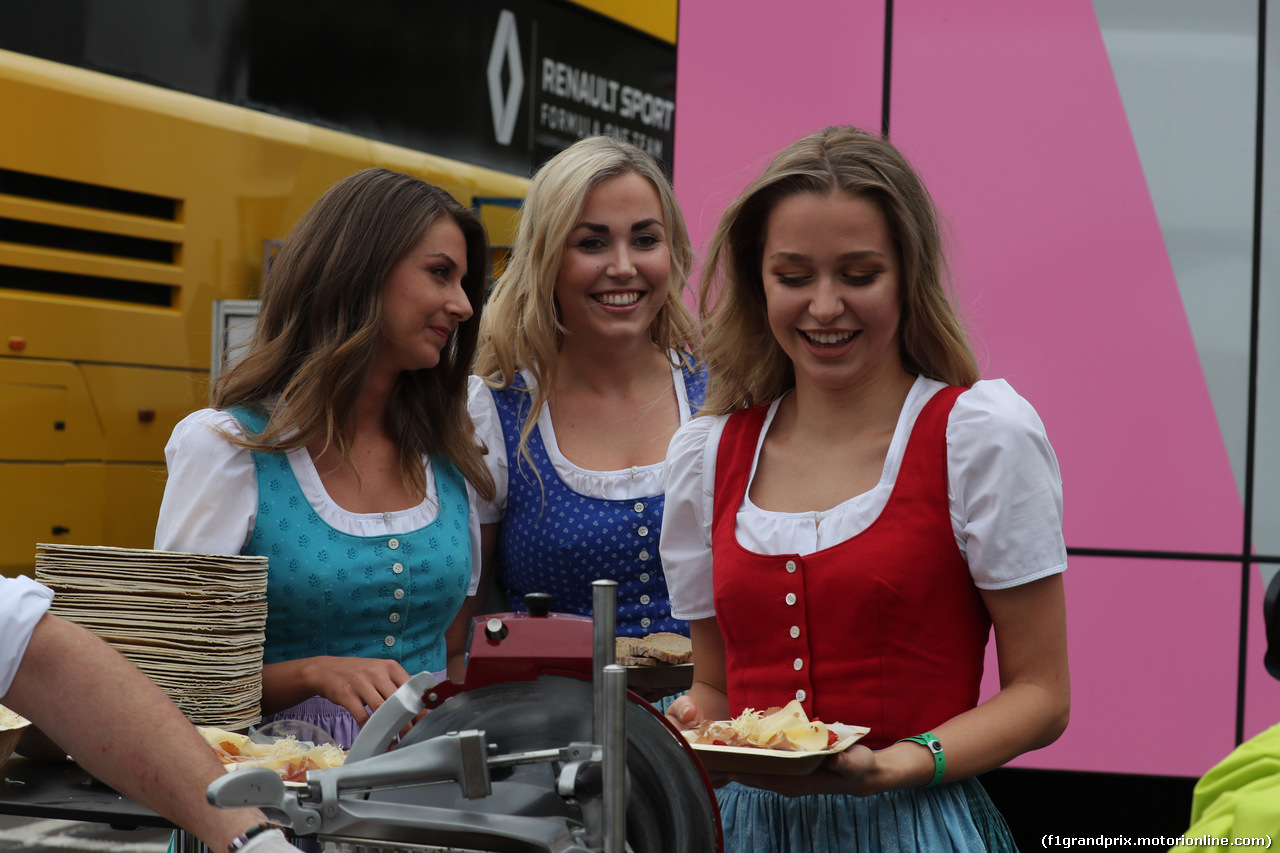 GP AUSTRIA, 28.06.2018- Ragazzas in the paddock in Typical Tyrolean dress
