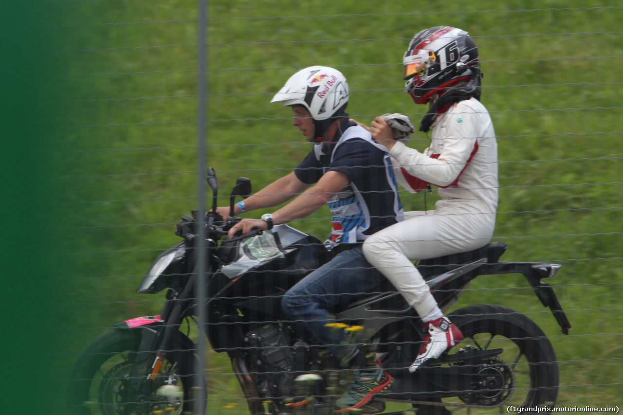 GP AUSTRIA, 30.06.2018- Prove Libere 3, Charles Leclerc (GER) Alfa Romeo Sauber C37 after the stop on the track