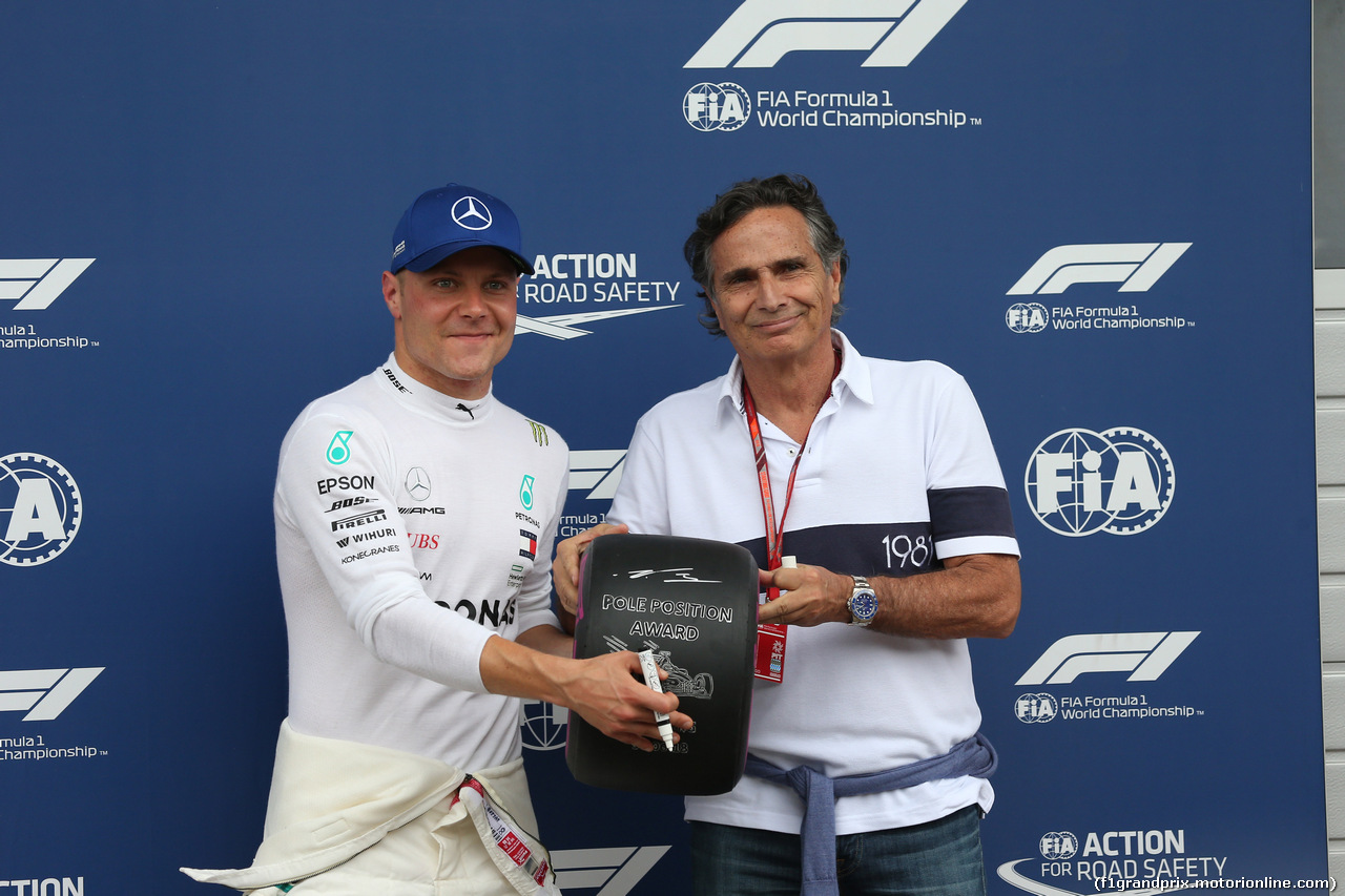 GP AUSTRIA, 30.06.2018- Qualifiche, Festeggiamenti in parc fermee, Pirelli pole position award Valtteri Bottas (FIN) Mercedes AMG F1 W09 with Nelson Piquet (BRA) Former F1 Driver