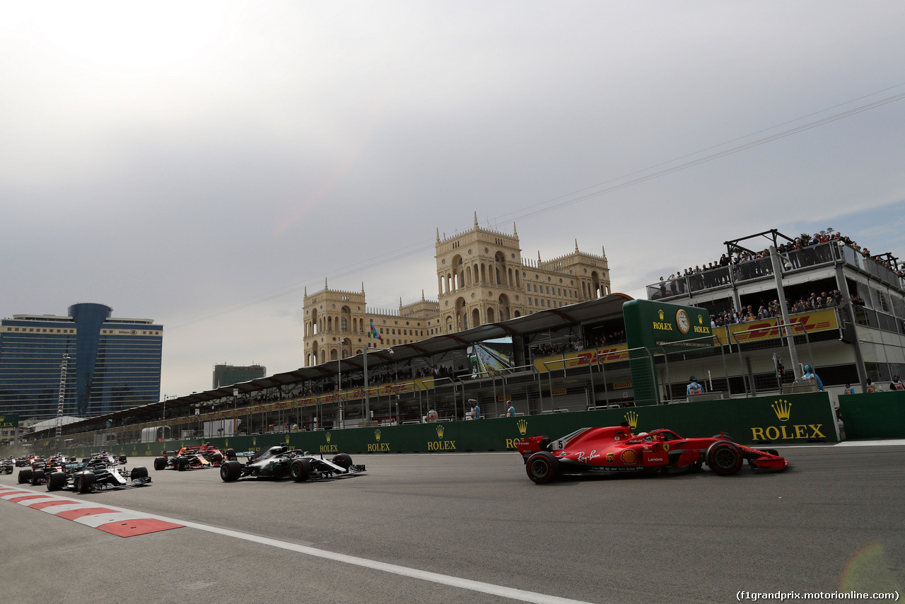 GP AZERBAIJAN, 29.04.2018 - Gara, Start of the race, Sebastian Vettel (GER) Ferrari SF71H