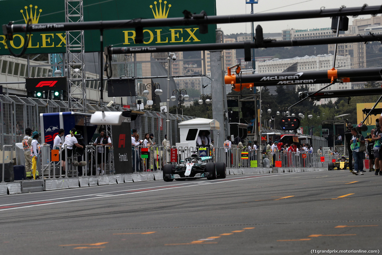 GP AZERBAIJAN, 28.04.2018 - Prove Libere 3, Lewis Hamilton (GBR) Mercedes AMG F1 W09