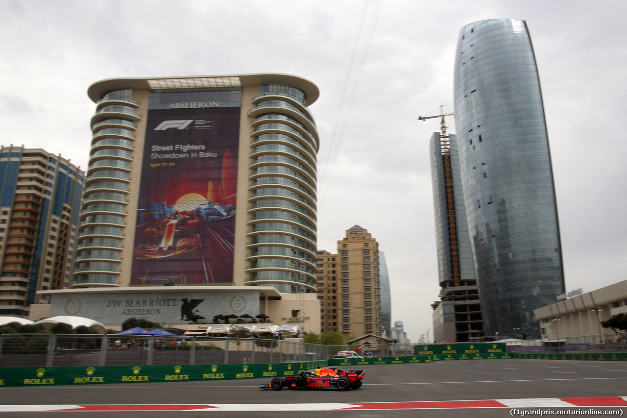 GP AZERBAIJAN, 28.04.2018 - Prove Libere 3, Daniel Ricciardo (AUS) Red Bull Racing RB14