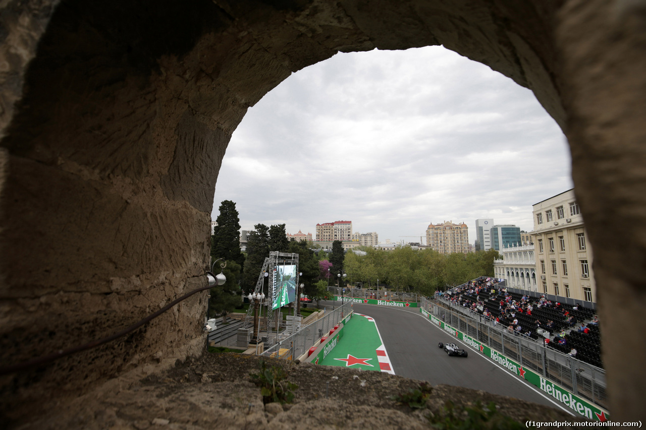 GP AZERBAIJAN, 28.04.2018 - Prove Libere 3, Lewis Hamilton (GBR) Mercedes AMG F1 W09