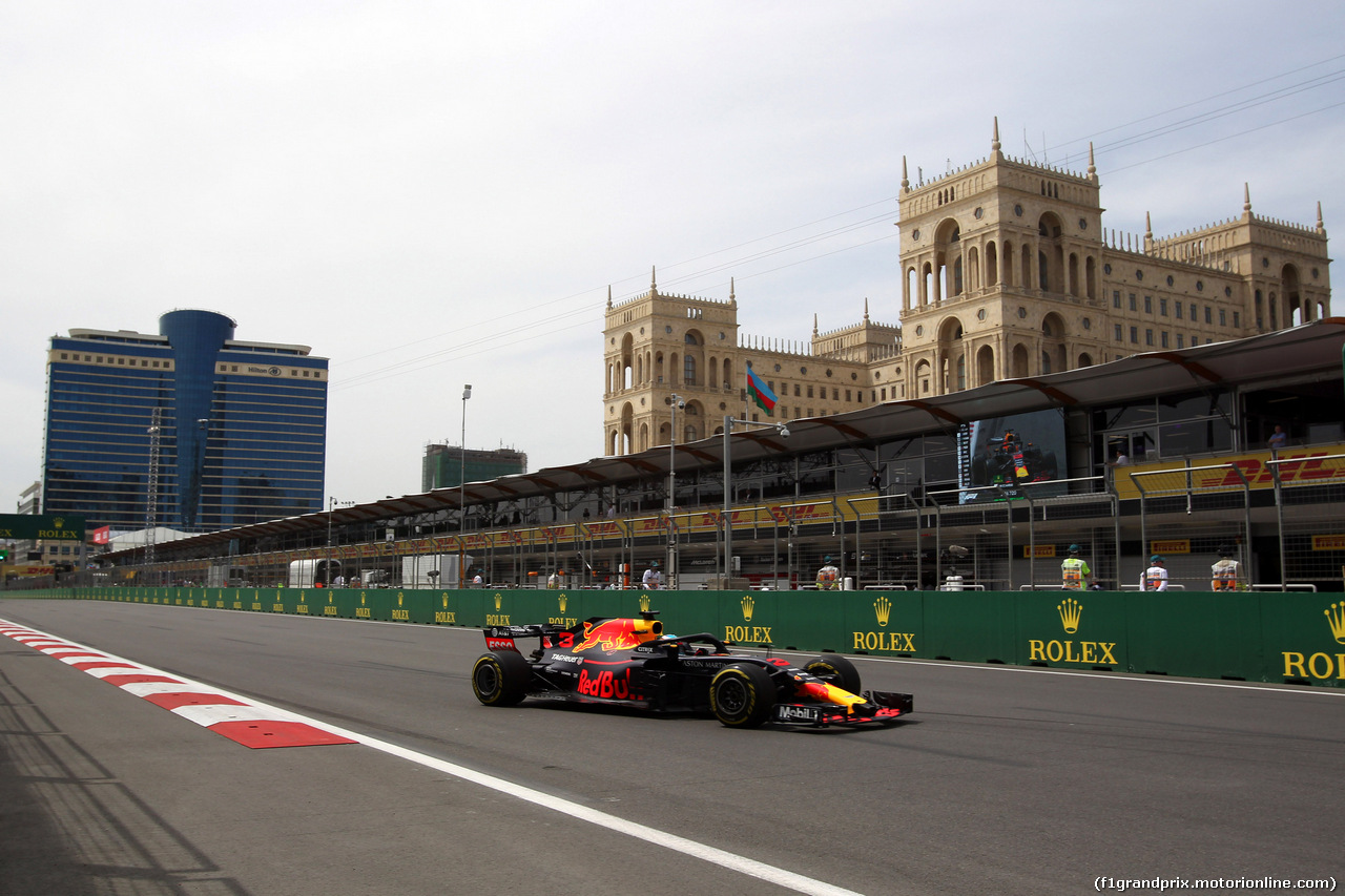 GP AZERBAIJAN, 27.04.2018 - Prove Libere 1, Daniel Ricciardo (AUS) Red Bull Racing RB14