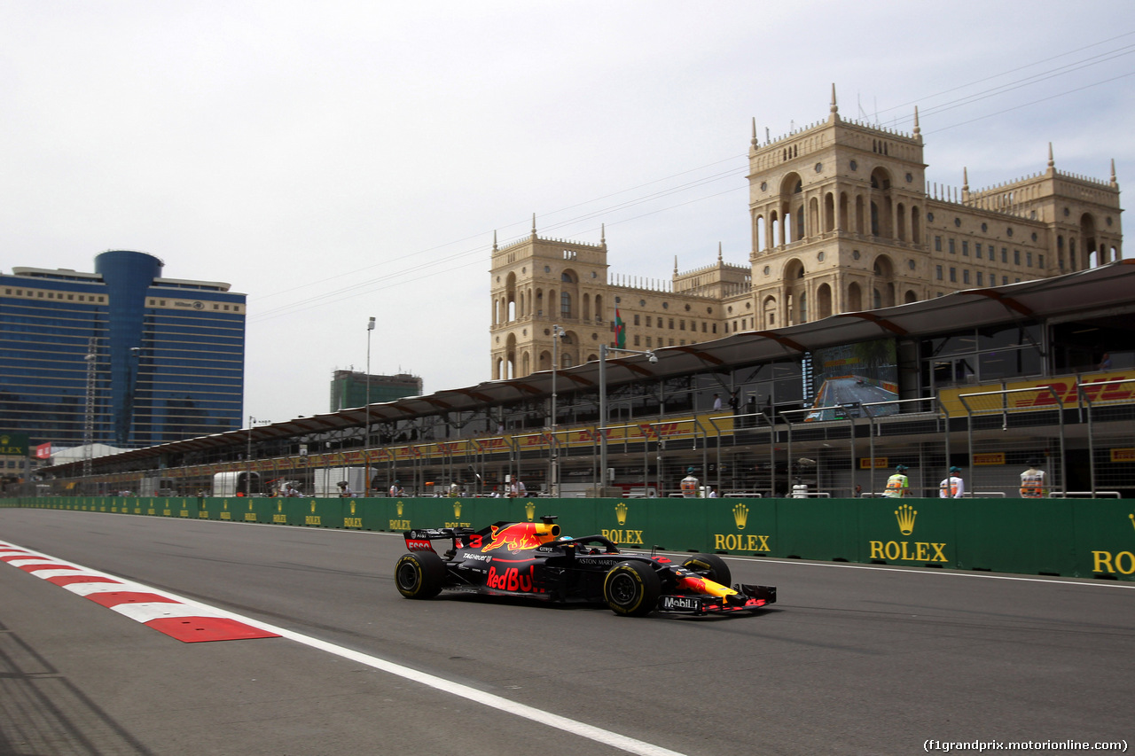 GP AZERBAIJAN, 27.04.2018 - Prove Libere 1, Daniel Ricciardo (AUS) Red Bull Racing RB14