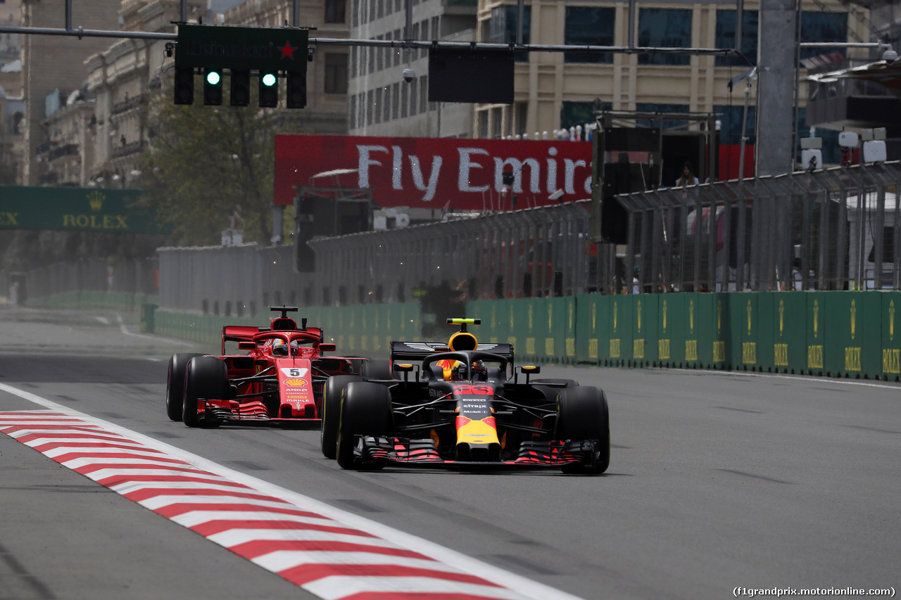 GP AZERBAIJAN, 27.04.2018 - Prove Libere 1, Max Verstappen (NED) Red Bull Racing RB14 e Sebastian Vettel (GER) Ferrari SF71H