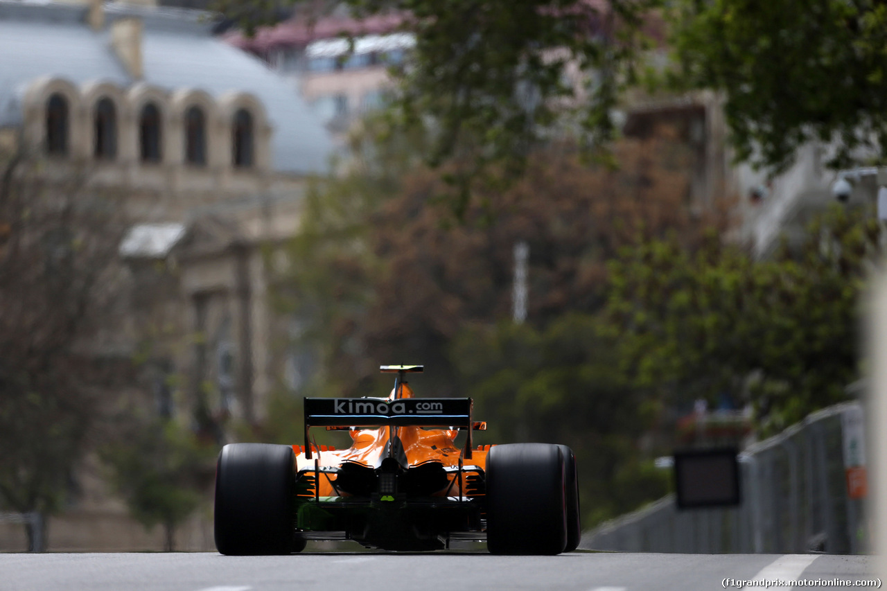 GP AZERBAIJAN, 27.04.2018 - Prove Libere 1, Stoffel Vandoorne (BEL) McLaren MCL33