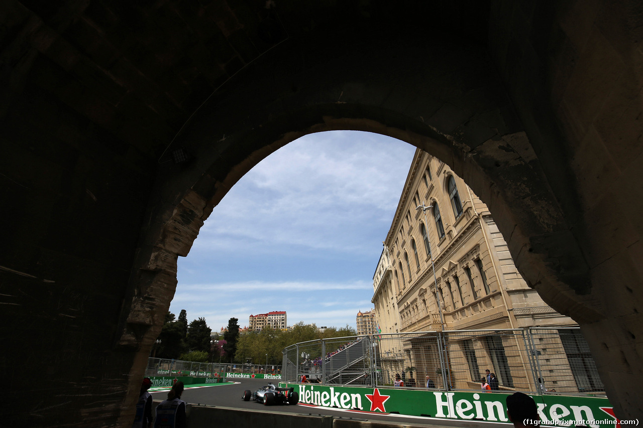 GP AZERBAIJAN, 27.04.2018 - Prove Libere 1, Lewis Hamilton (GBR) Mercedes AMG F1 W09