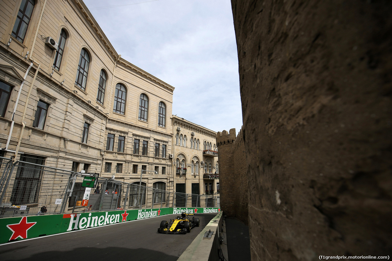 GP AZERBAIJAN, 27.04.2018 - Prove Libere 1, Nico Hulkenberg (GER) Renault Sport F1 Team RS18