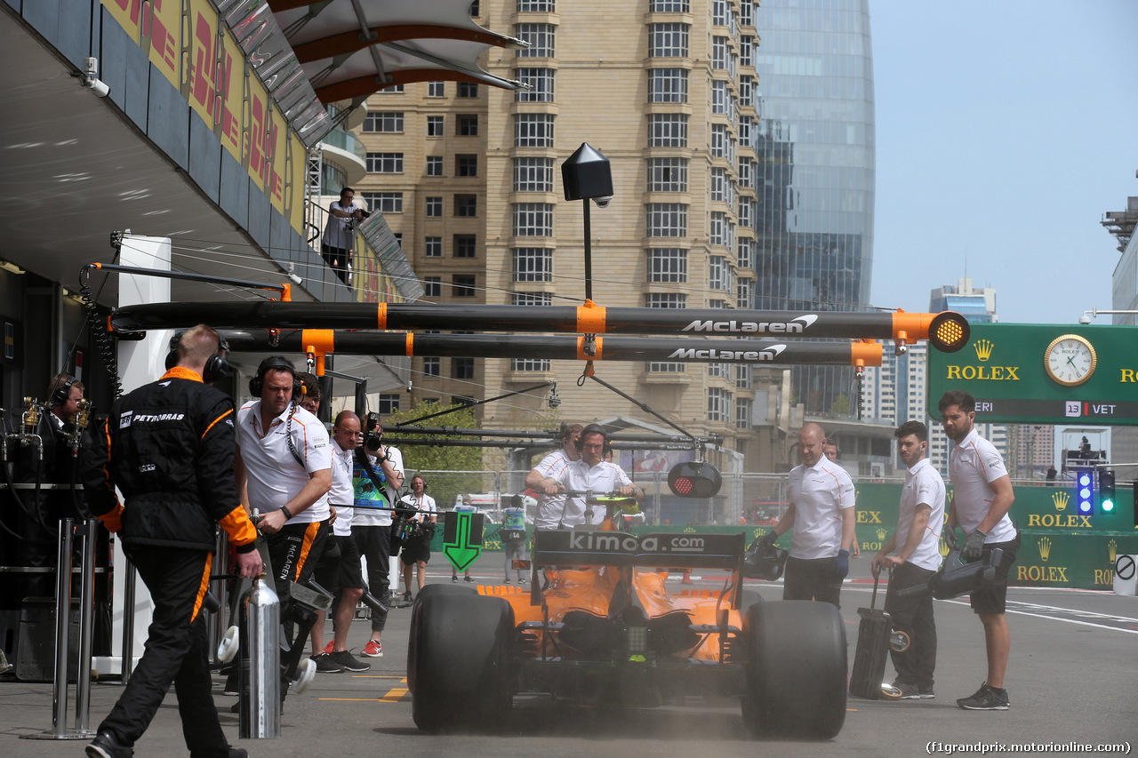 GP AZERBAIJAN, 27.04.2018 - Prove Libere 1, Stoffel Vandoorne (BEL) McLaren MCL33