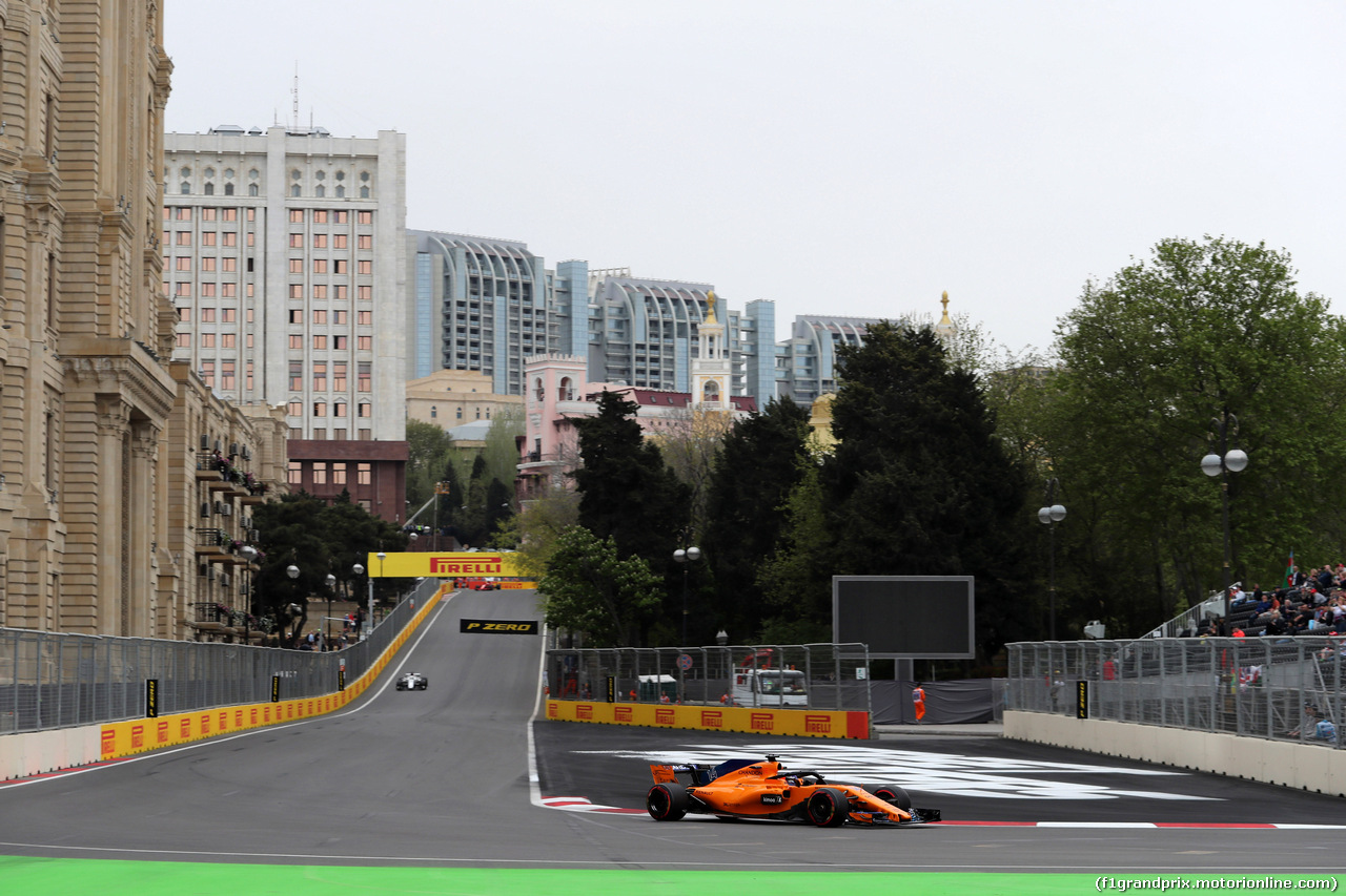 GP AZERBAIJAN, 27.04.2018 - Prove Libere 2, Fernando Alonso (ESP) McLaren MCL33