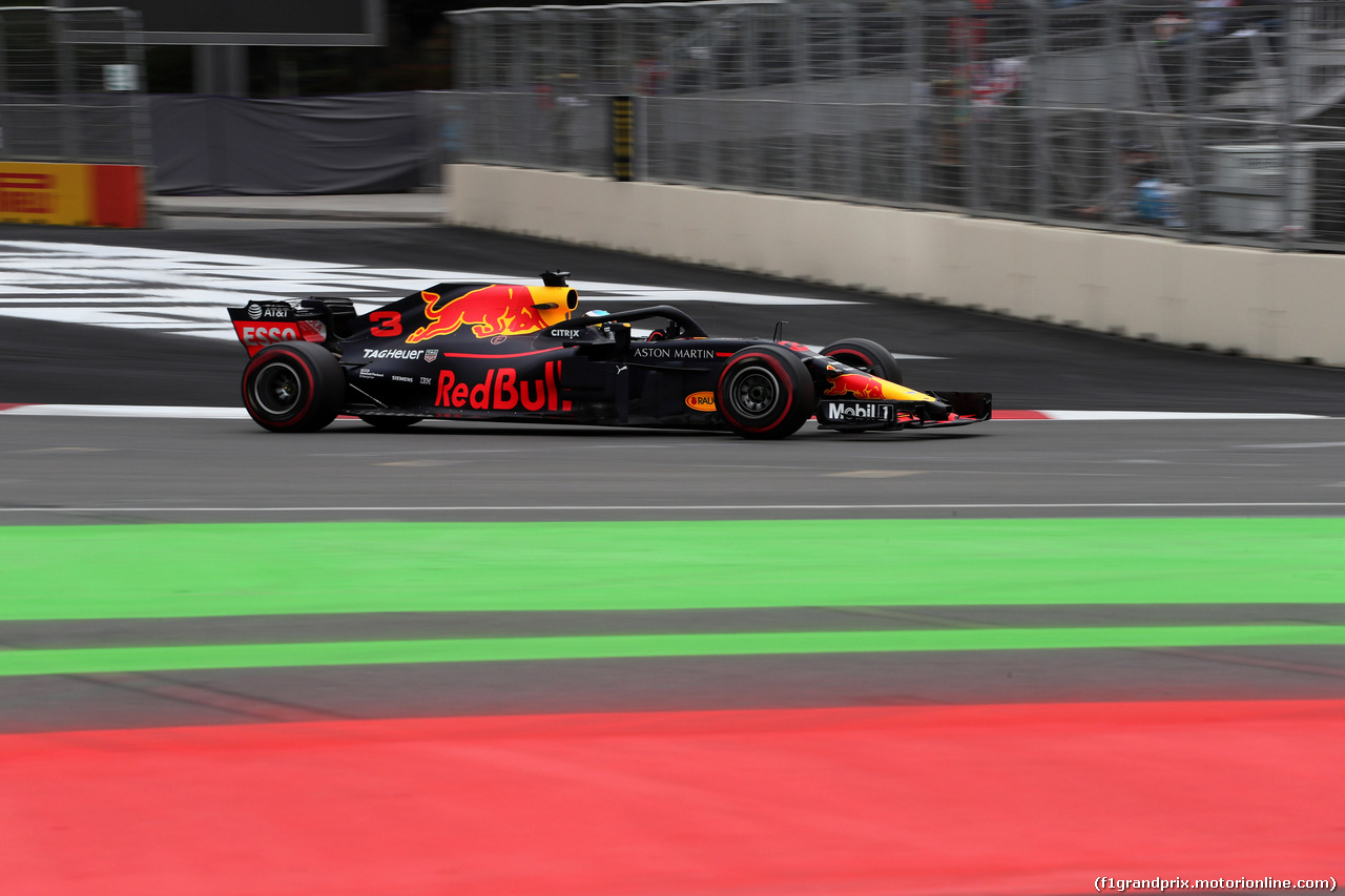 GP AZERBAIJAN, 27.04.2018 - Prove Libere 2, Daniel Ricciardo (AUS) Red Bull Racing RB14