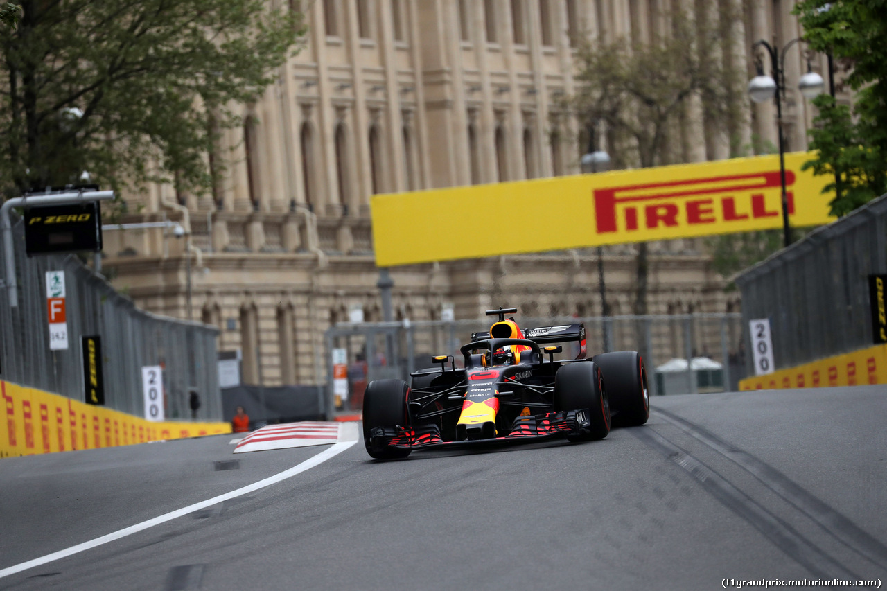 GP AZERBAIJAN, 27.04.2018 - Prove Libere 2, Daniel Ricciardo (AUS) Red Bull Racing RB14