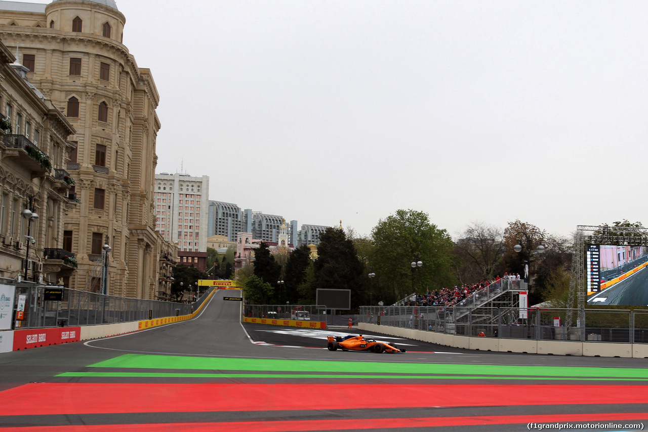 GP AZERBAIJAN, 27.04.2018 - Prove Libere 2, Fernando Alonso (ESP) McLaren MCL33