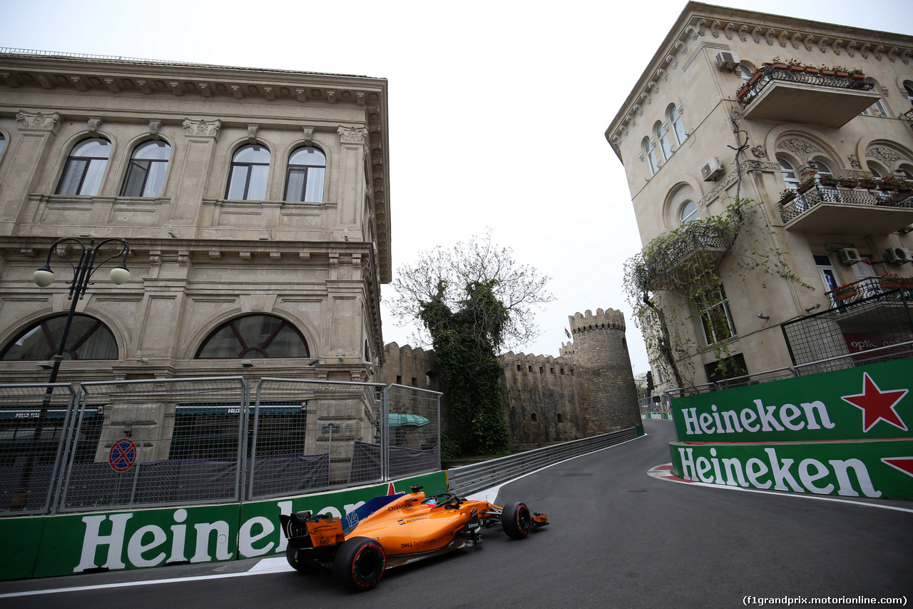 GP AZERBAIJAN, 27.04.2018 - Prove Libere 2, Fernando Alonso (ESP) McLaren MCL33