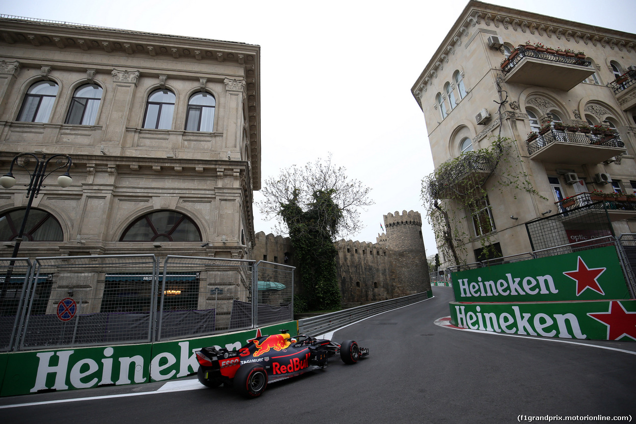 GP AZERBAIJAN, 27.04.2018 - Prove Libere 2, Daniel Ricciardo (AUS) Red Bull Racing RB14