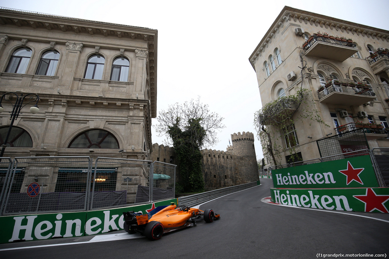 GP AZERBAIJAN, 27.04.2018 - Prove Libere 2, Stoffel Vandoorne (BEL) McLaren MCL33