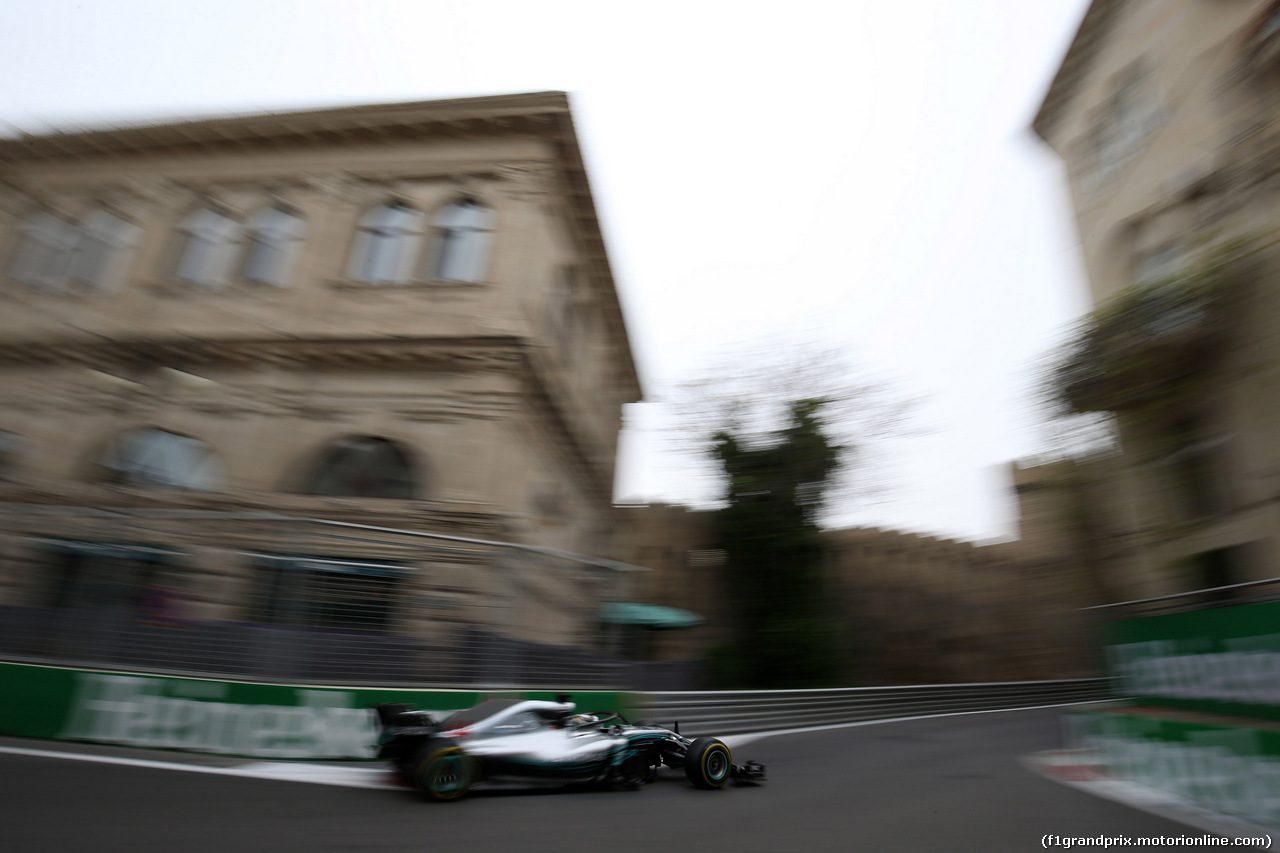 GP AZERBAIJAN, 27.04.2018 - Prove Libere 2, Lewis Hamilton (GBR) Mercedes AMG F1 W09