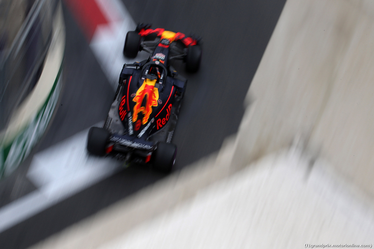 GP AZERBAIJAN, 27.04.2018 - Prove Libere 2, Daniel Ricciardo (AUS) Red Bull Racing RB14