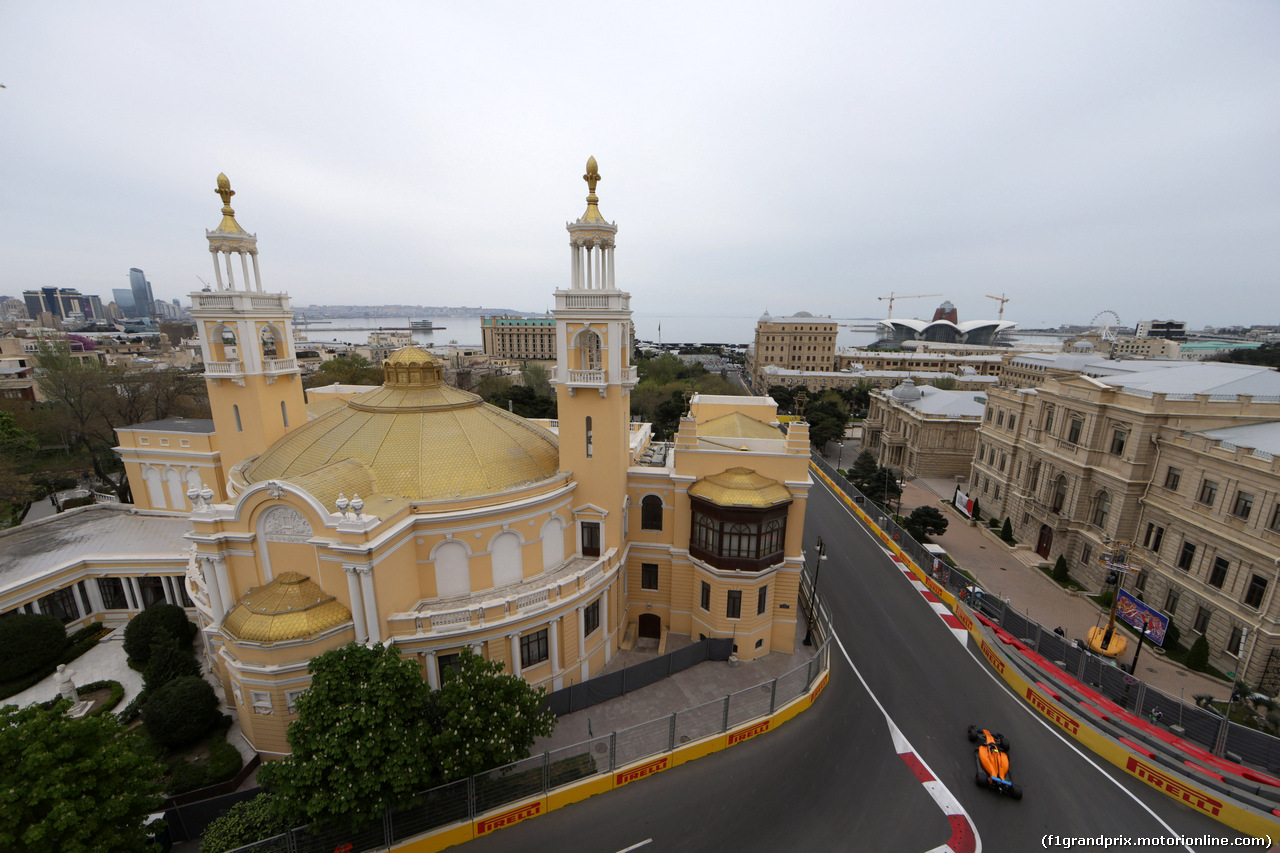 GP AZERBAIJAN, 27.04.2018 - Prove Libere 2, Stoffel Vandoorne (BEL) McLaren MCL33