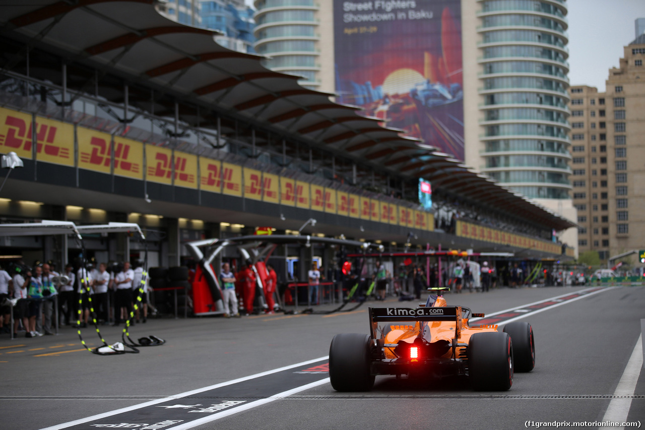 GP AZERBAIJAN, 27.04.2018 - Prove Libere 2, Stoffel Vandoorne (BEL) McLaren MCL33