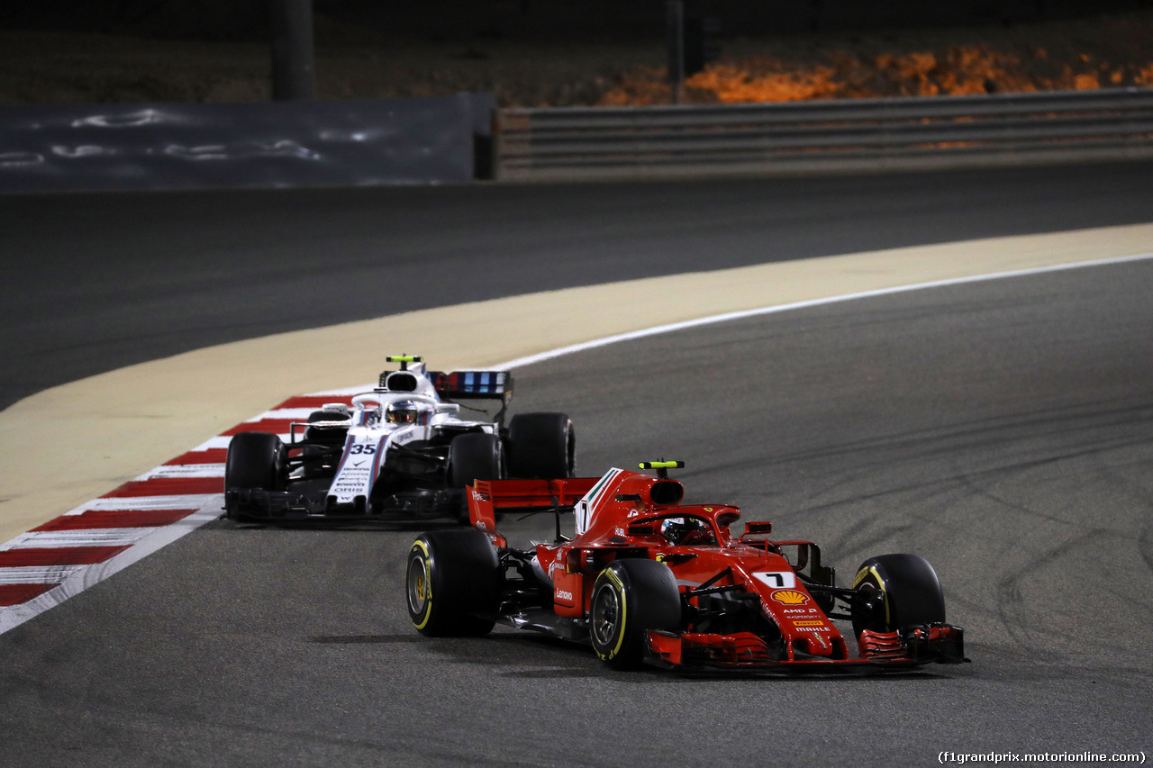 GP BAHRAIN, 08.04.2018 - Gara, Kimi Raikkonen (FIN) Ferrari SF71H e Sergey Sirotkin (RUS) Williams FW41