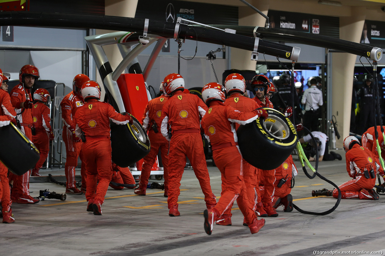GP BAHRAIN, 08.04.2018 - Gara, Pit stop, Kimi Raikkonen (FIN) Ferrari SF71H
