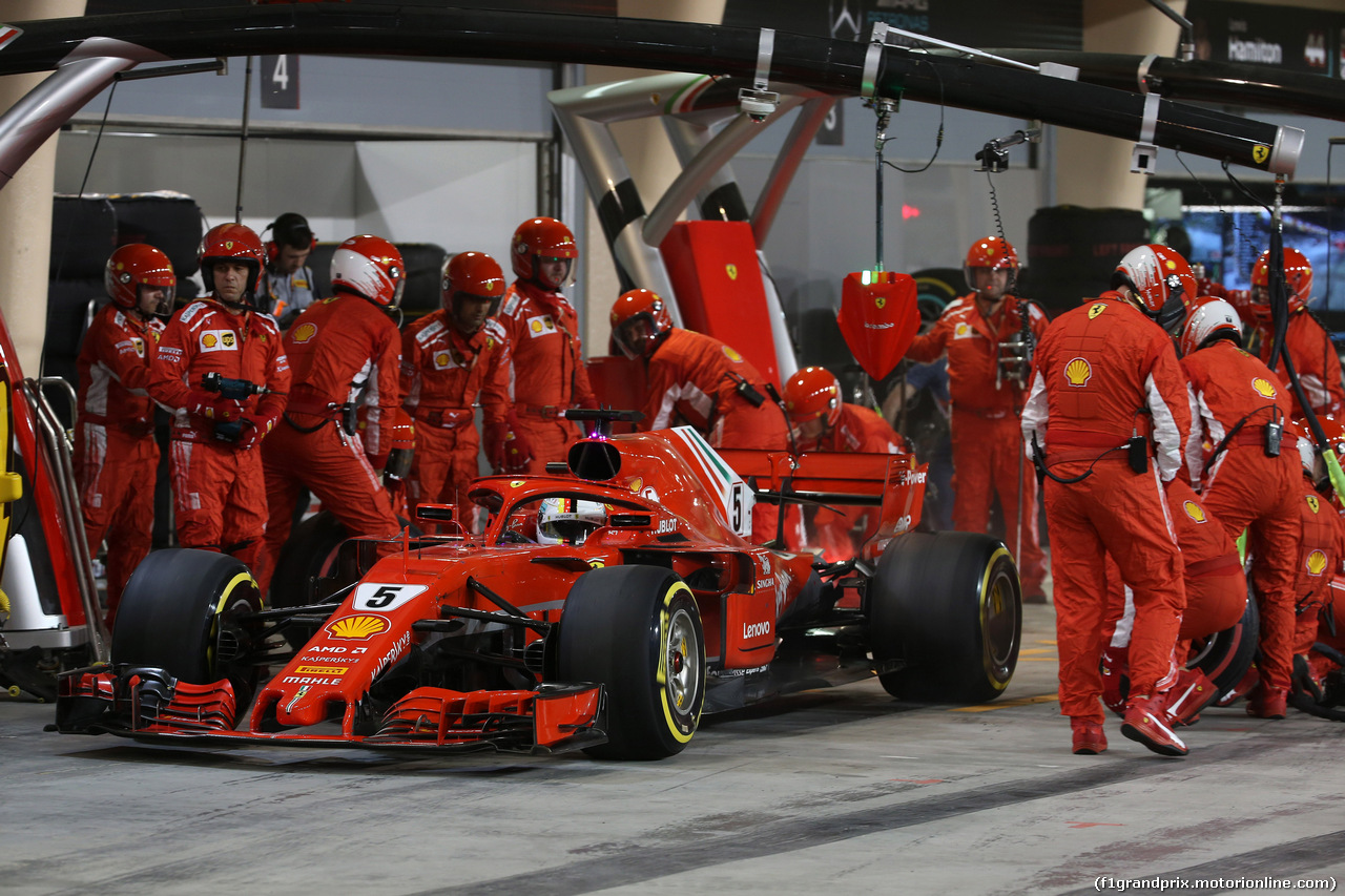 GP BAHRAIN, 08.04.2018 - Gara, Pit stop, Sebastian Vettel (GER) Ferrari SF71H