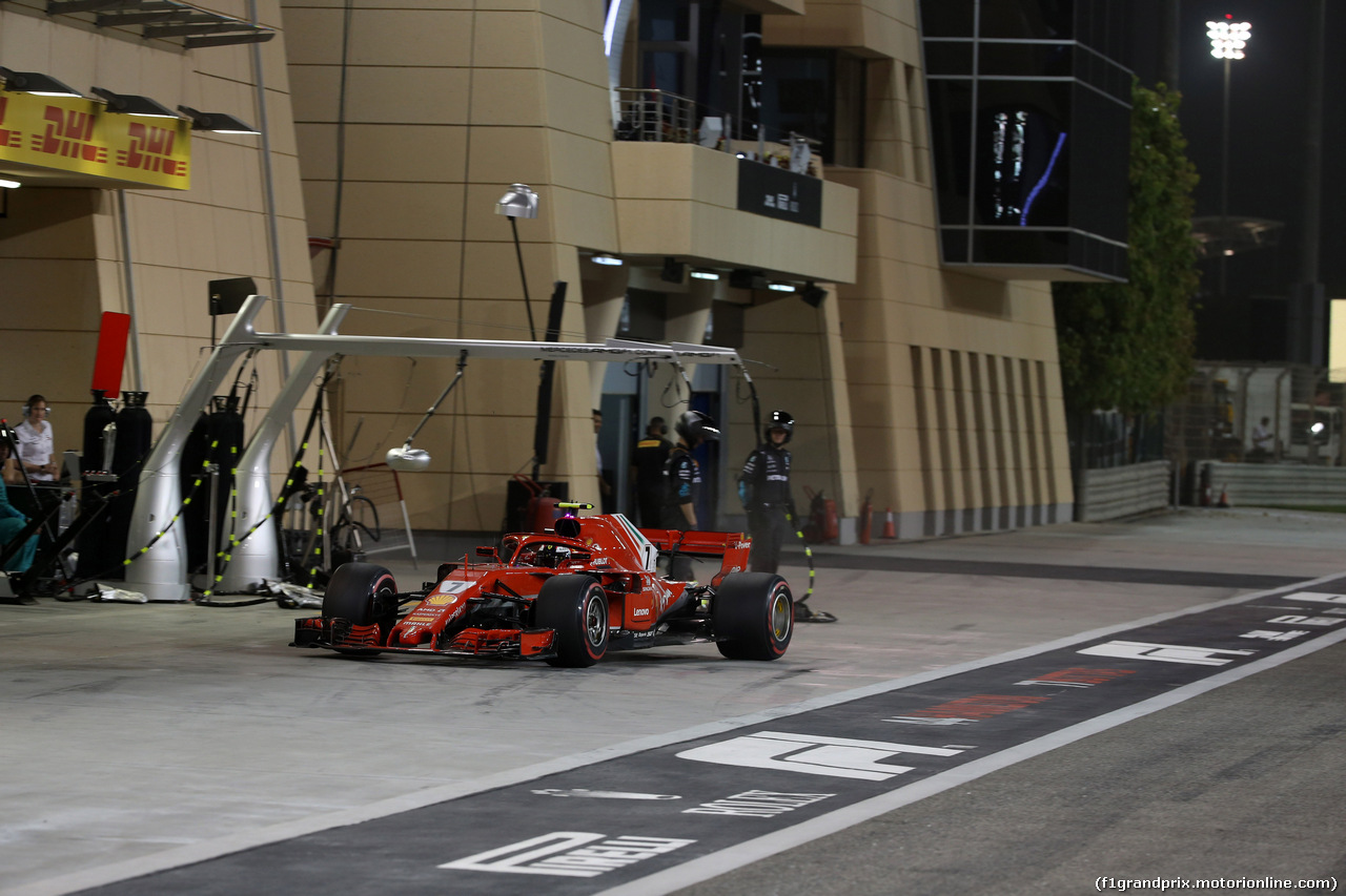 GP BAHRAIN, 08.04.2018 - Gara, Pit stop, Kimi Raikkonen (FIN) Ferrari SF71H