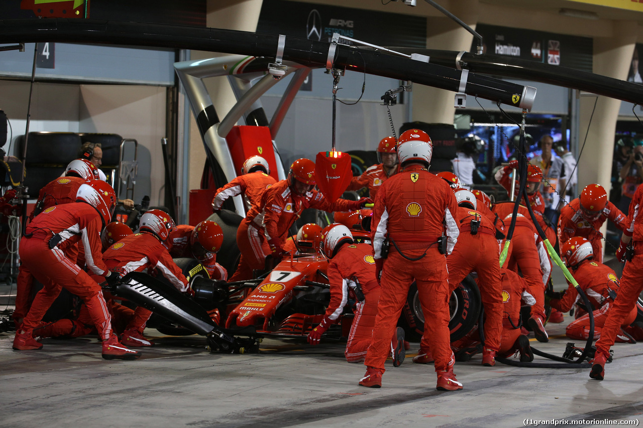 GP BAHRAIN, 08.04.2018 - Gara, Pit stop, Kimi Raikkonen (FIN) Ferrari SF71H
