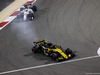 GP BAHRAIN, 08.04.2018 - Gara, Carlos Sainz Jr (ESP) Renault Sport F1 Team RS18 davanti a Marcus Ericsson (SUE) Sauber C37