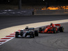 GP BAHRAIN, 08.04.2018 - Gara, Lewis Hamilton (GBR) Mercedes AMG F1 W09 e Sebastian Vettel (GER) Ferrari SF71H