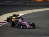 GP BAHRAIN, 08.04.2018 - Gara, Sergio Perez (MEX) Sahara Force India F1 VJM011 e Carlos Sainz Jr (ESP) Renault Sport F1 Team RS18