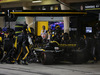 GP BAHRAIN, 08.04.2018 - Gara, Pit stop, Nico Hulkenberg (GER) Renault Sport F1 Team RS18