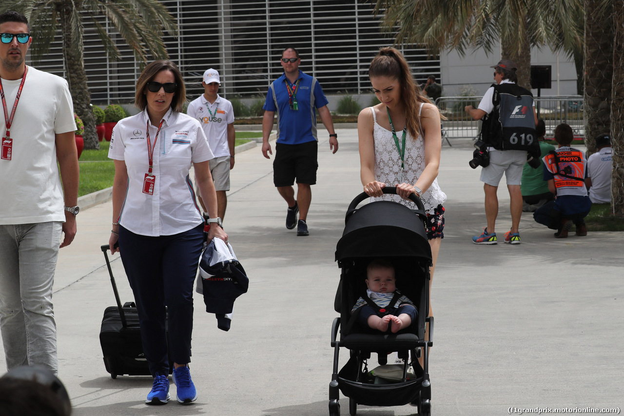 GP BAHRAIN, 05.05.2018 - Claire Williams (GBR) Williams Deputy Team Principal with her baby son Nathanial (Nate)