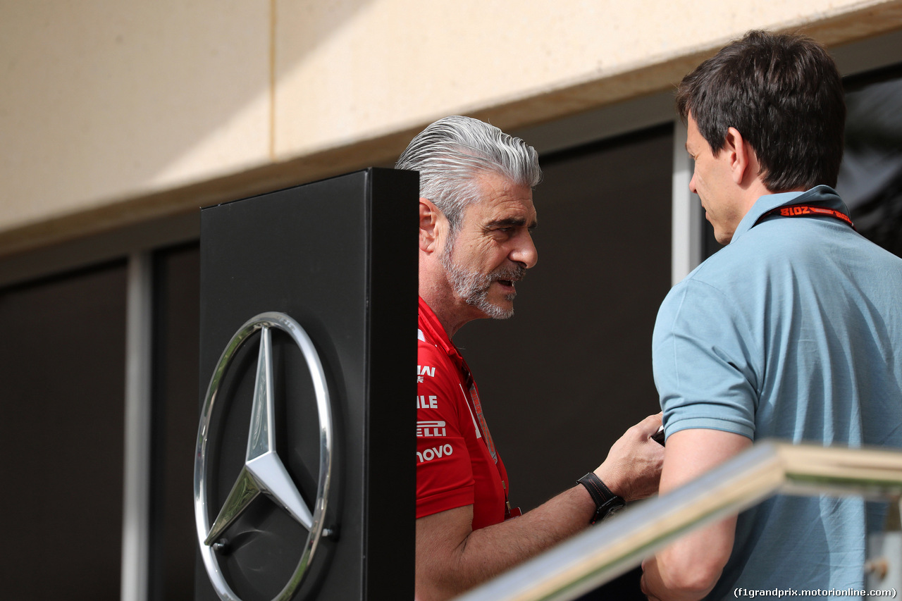 GP BAHRAIN, 05.05.2018 - Maurizio Arrivabene (ITA) Ferrari Team Principal e Toto Wolff (GER) Mercedes AMG F1 Shareholder e Executive Director
