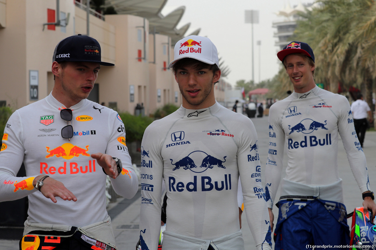 GP BAHRAIN, 05.05.2018 - Max Verstappen (NED) Red Bull Racing RB14, Pierre Gasly (FRA) Scuderia Toro Rosso STR13 e Brendon Hartley (NZL) Scuderia Toro Rosso STR13