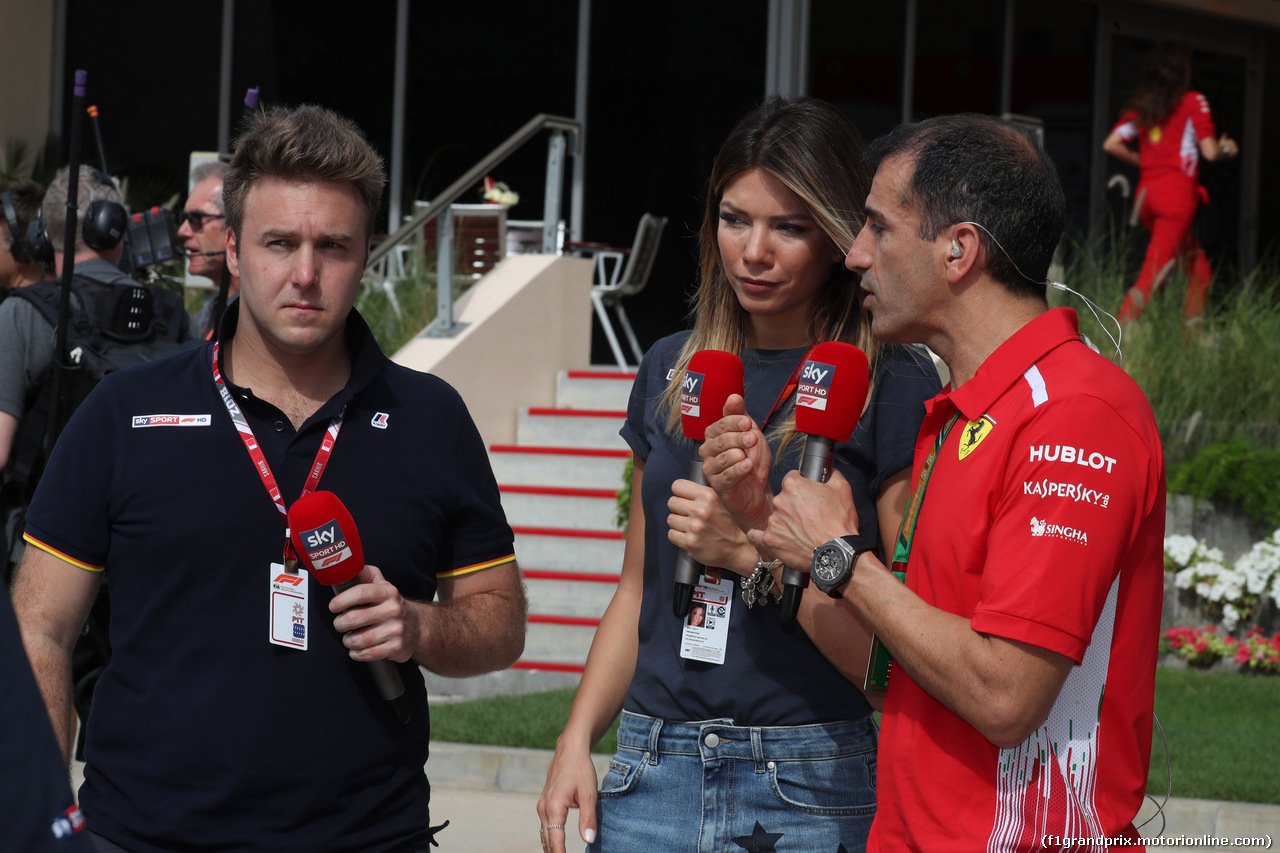 GP BAHRAIN, 07.04.2018 -  Prove Libere 3, Davide Valsecchi (ITA), Sky TV, Federica Masolin, Sky e Marc Gene (ESP), Test Driver Ferrari