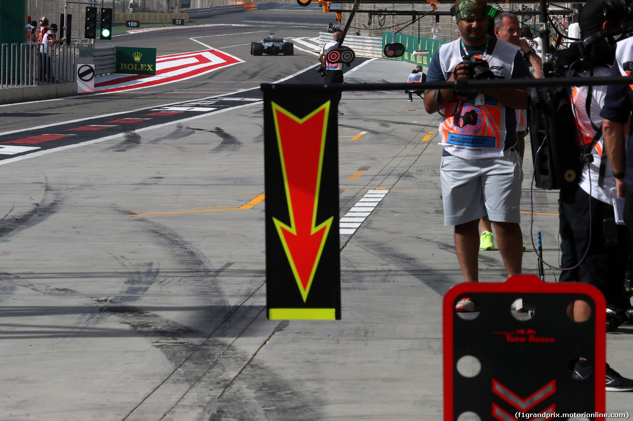 GP BAHRAIN, 07.04.2018 -  Prove Libere 3, Pit lane Atmosphere