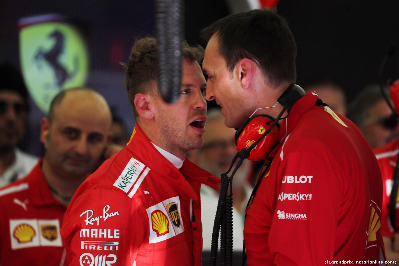 GP BAHRAIN, 07.04.2018 -  Prove Libere 3, Sebastian Vettel (GER) Ferrari SF71H e Riccardo Adami (ITA) Ferrari Gara Engineer