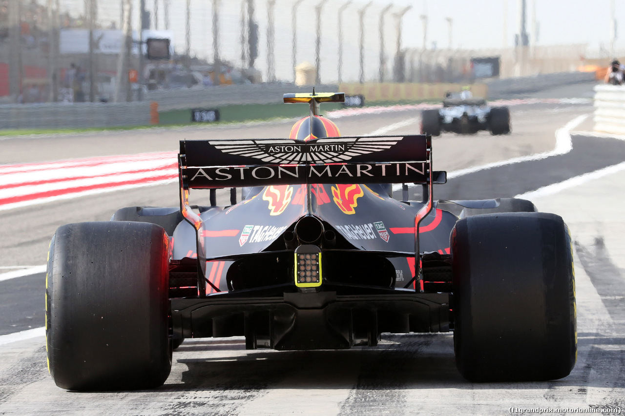 GP BAHRAIN, 07.04.2018 -  Prove Libere 3, Max Verstappen (NED) Red Bull Racing RB14 e Valtteri Bottas (FIN) Mercedes AMG F1 W09