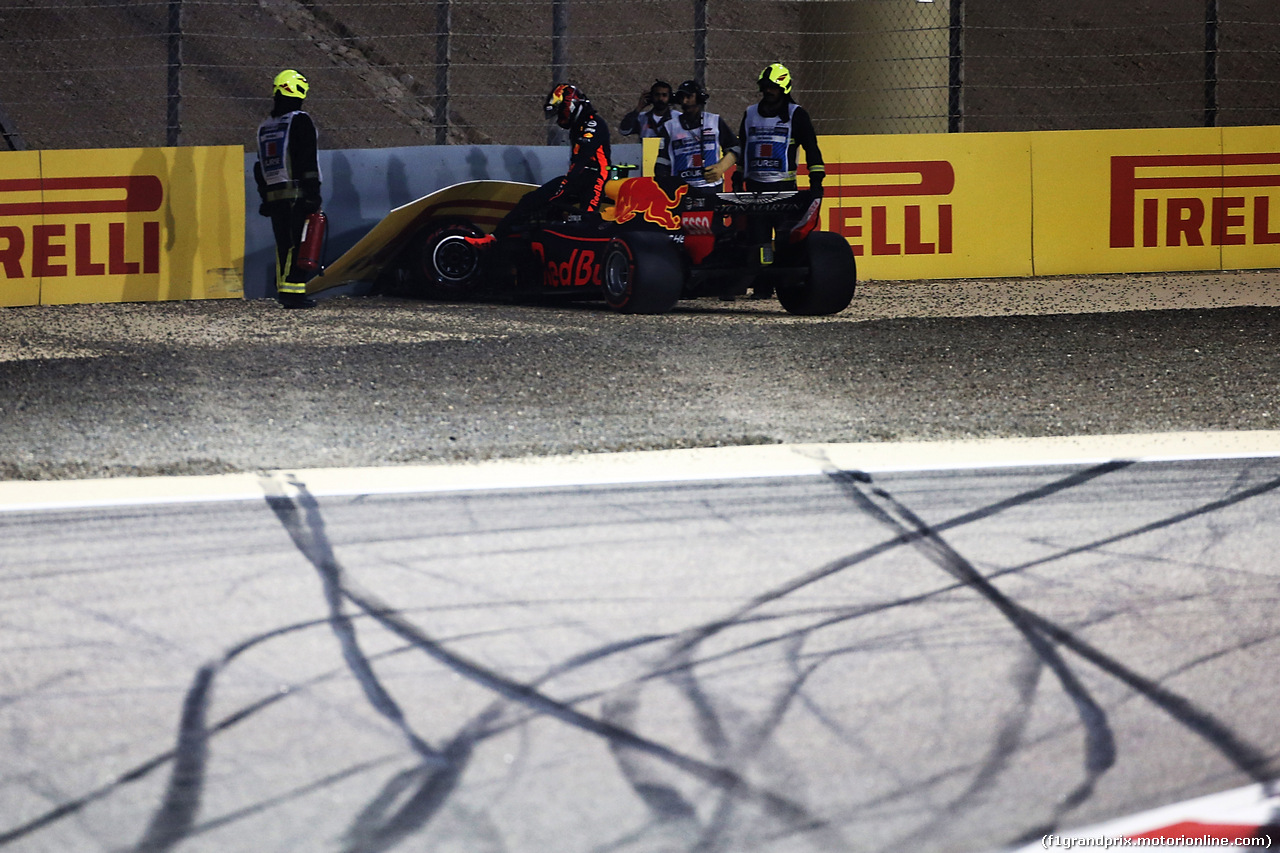 GP BAHRAIN, 07.04.2018 - Qualifiche, Max Verstappen (NLD) Red Bull Racing RB14 crashed out of qualifying.