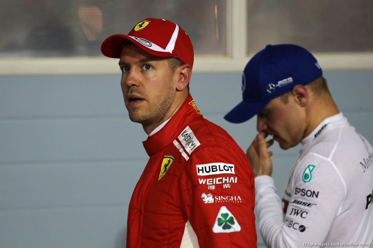 GP BAHRAIN, 07.04.2018 -  Qualifiche, Sebastian Vettel (GER) Ferrari SF71H e Valtteri Bottas (FIN) Mercedes AMG F1 W09