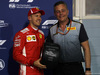 GP BAHRAIN, 07.04.2018 -  Qualifiche, Sebastian Vettel (GER) Ferrari SF71H pole position e Mario Isola (ITA), Pirelli Racing Manager