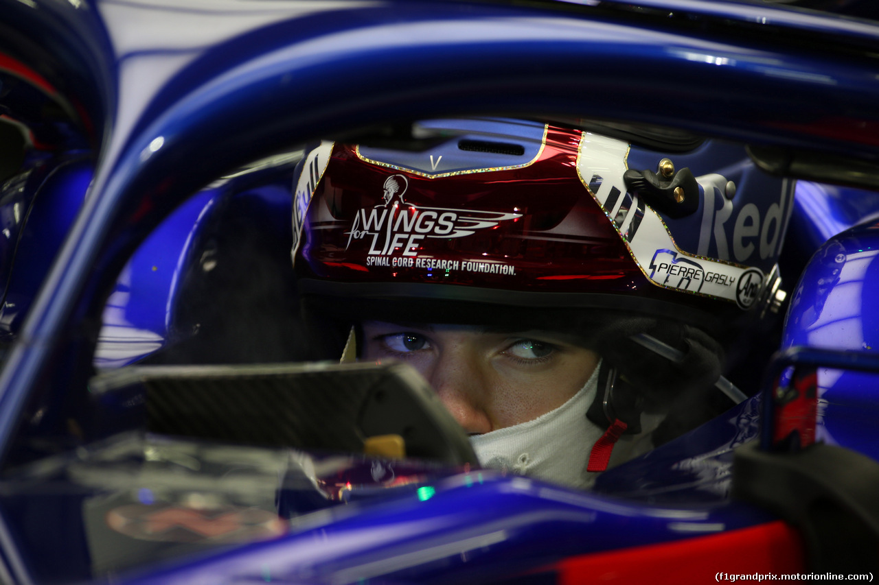 GP BAHRAIN, 06.04.2018 - Prove Libere 2, Pierre Gasly (FRA) Scuderia Toro Rosso STR13