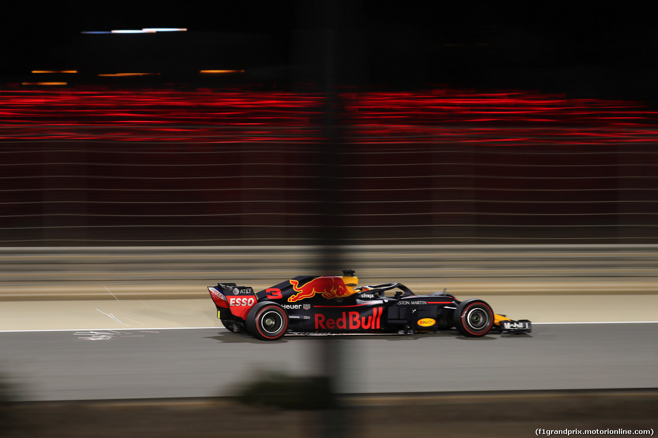 GP BAHRAIN, 06.04.2018 - Prove Libere 2, Daniel Ricciardo (AUS) Red Bull Racing RB14