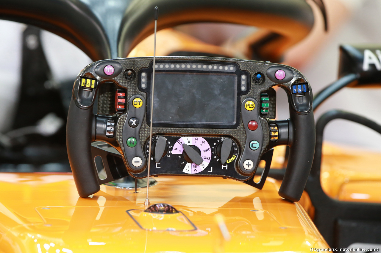 GP BAHRAIN, 06.04.2018 - Prove Libere 2, The steering wheel of McLaren MCL33