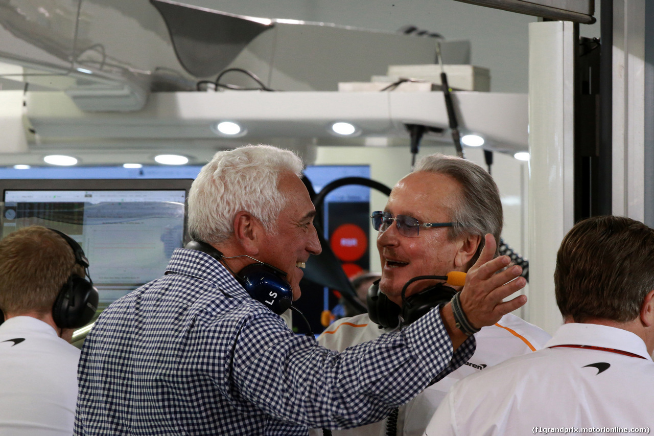 GP BAHRAIN, 06.04.2018 - Prove Libere 2, Lawrence Stroll (CAN) father of Lance Stroll (CDN) e Mansour Ojeh, McLaren shareholder